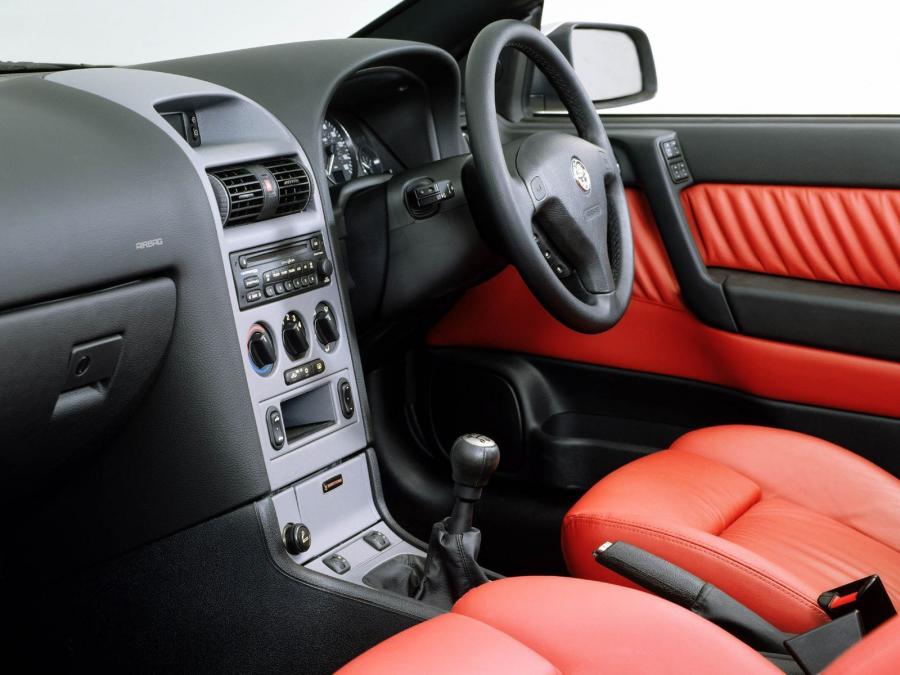  Holden Astra Convertible 2001 года  (фото 2 из 16)